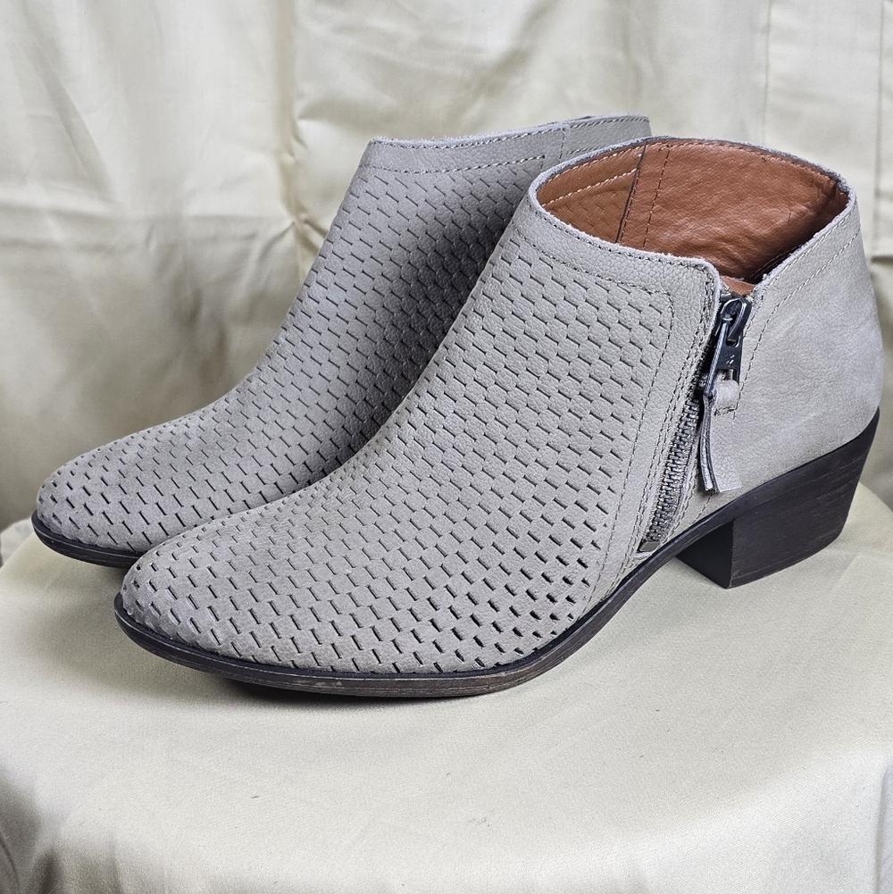 Lucky Brand Bohemian Cabincore Beige Suede Perforated Ankle Booties 8.5M